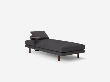 Grade 50 Coda Ash avec pattes noyer et un table de noyer oblong