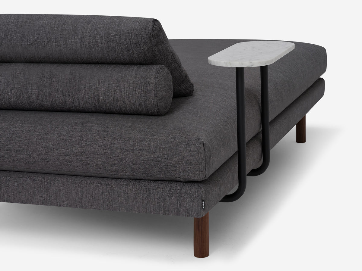 Grade 50 Coda Ash avec pattes noyer et un table de marbre oblong