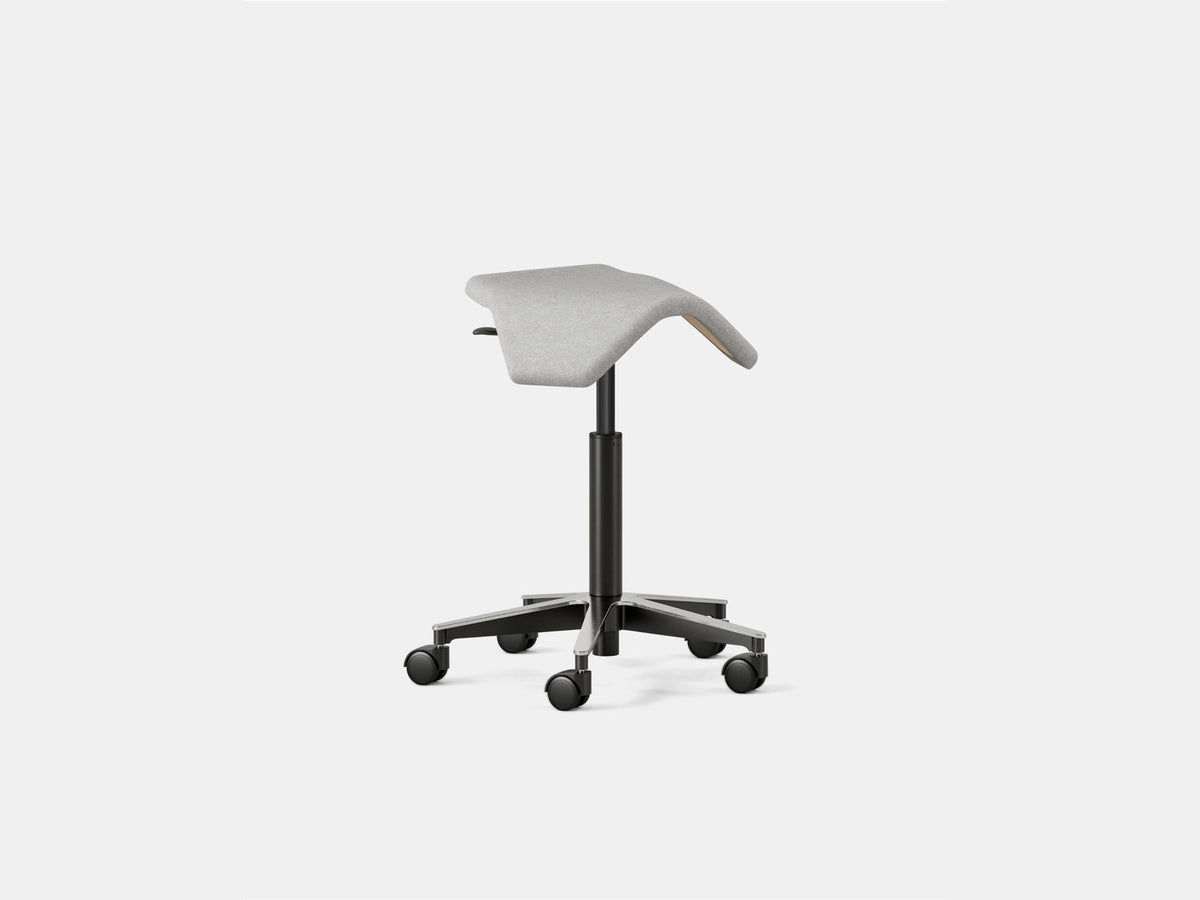 Saddle Chair – ILOA / Dove