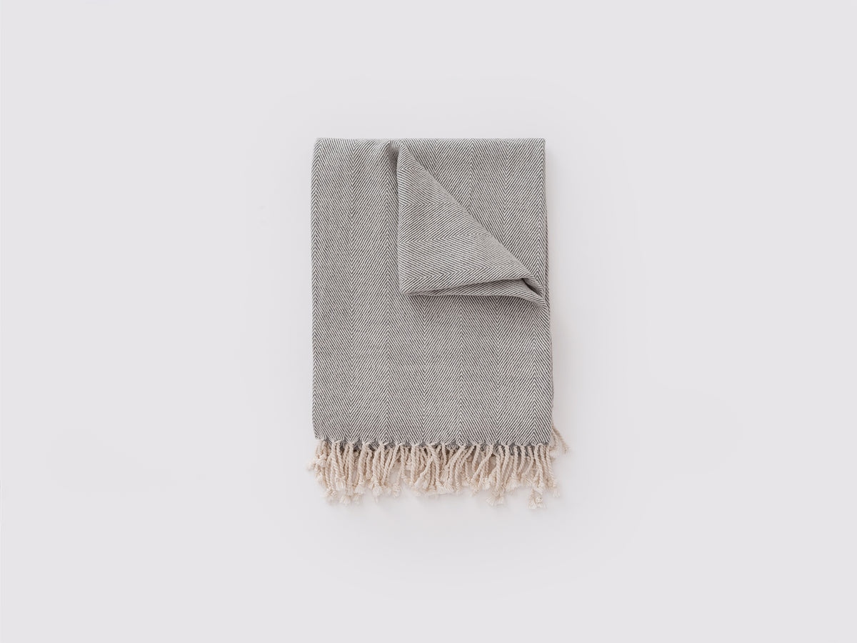 Herring Throw – Grey/White – view 2