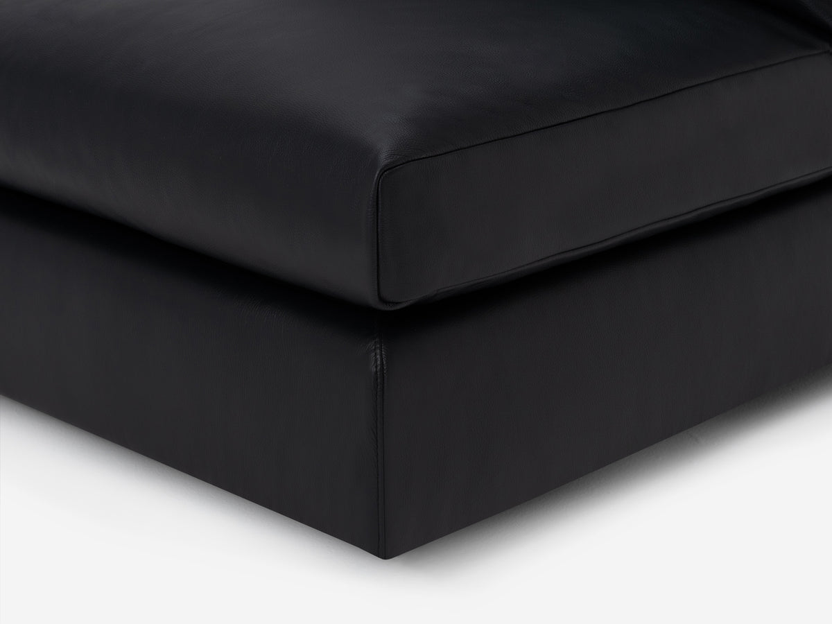 Grade 300 Broadway Onyx - Plush Seating
