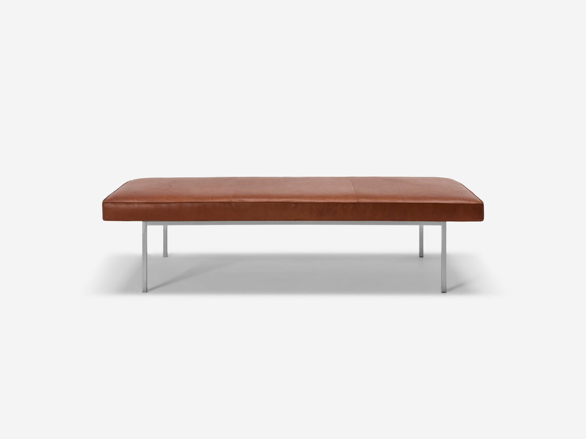 Classic Sahara with a Stainless Steel Base