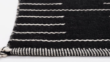 Mystic Rug 8' x 10' – Black/White