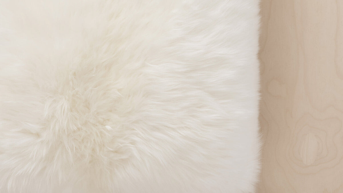 New Zealand Sheepskin Pillow – Material / Polyester Fibre – view 2