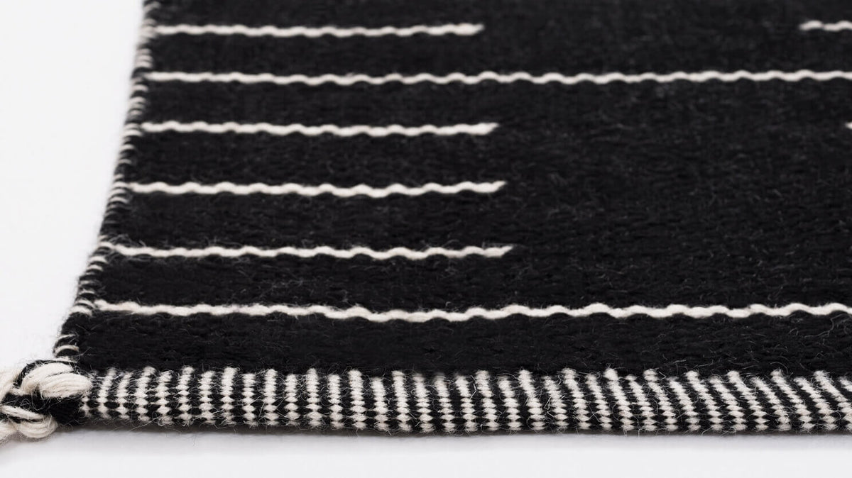 Mystic Rug 6' x 9' – Black/White