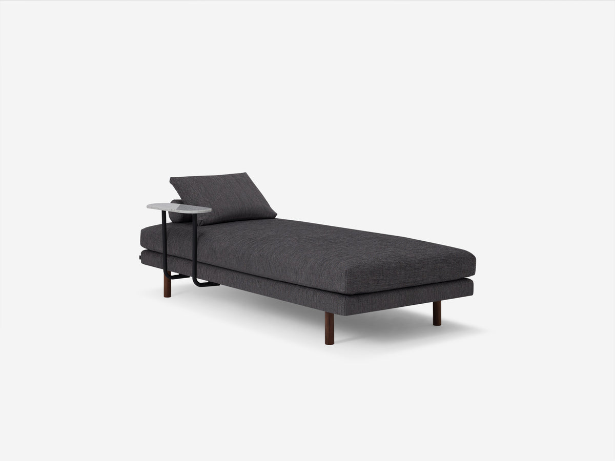 Grade 50 Coda Ash avec pattes noyer et un table de marbre oblong