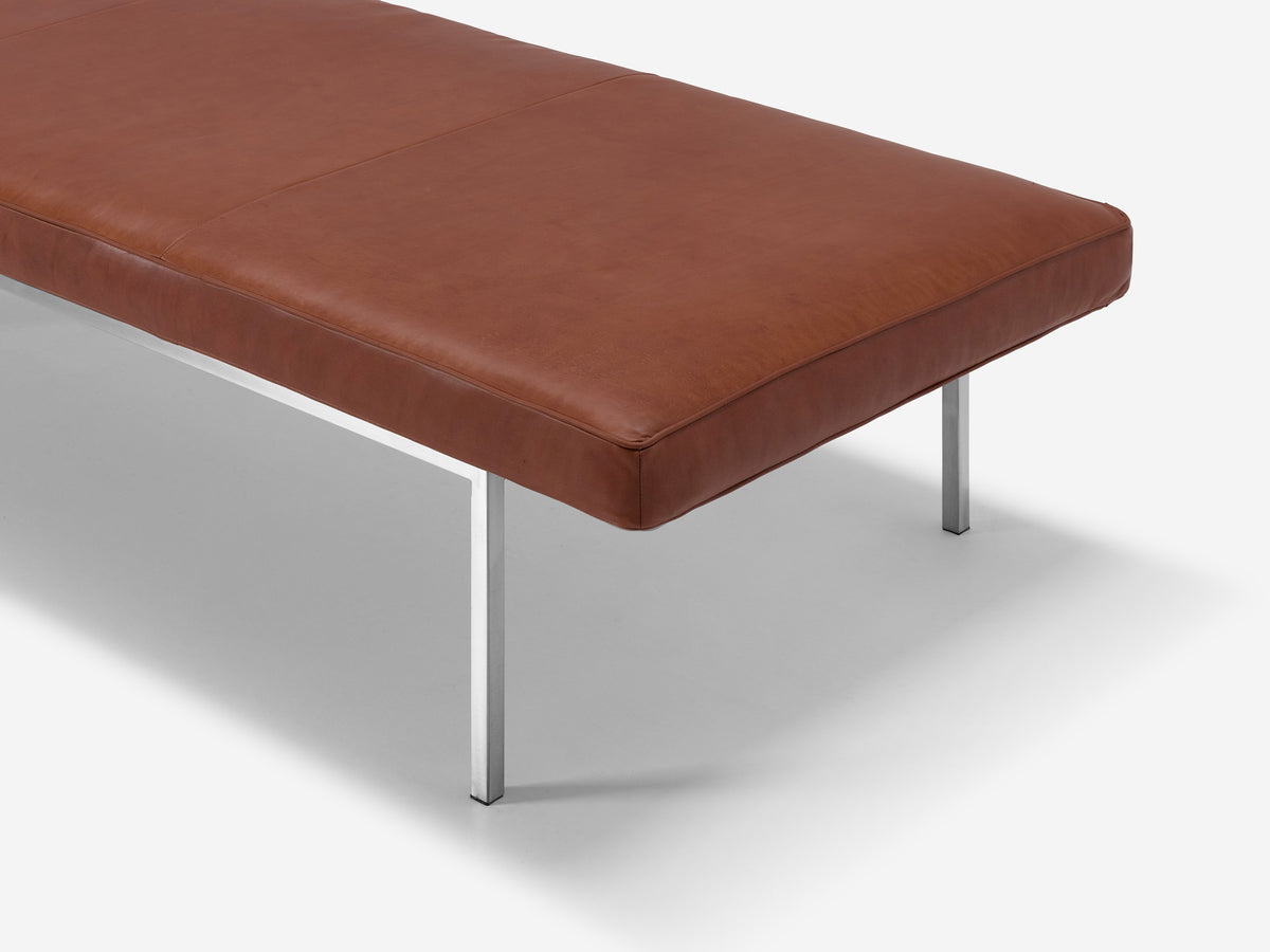 Classic Sahara with a Stainless Steel Base