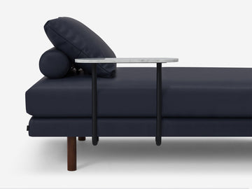 Grade 600 Paloma Dusk avec pattes noyer et un table de marbre oblong