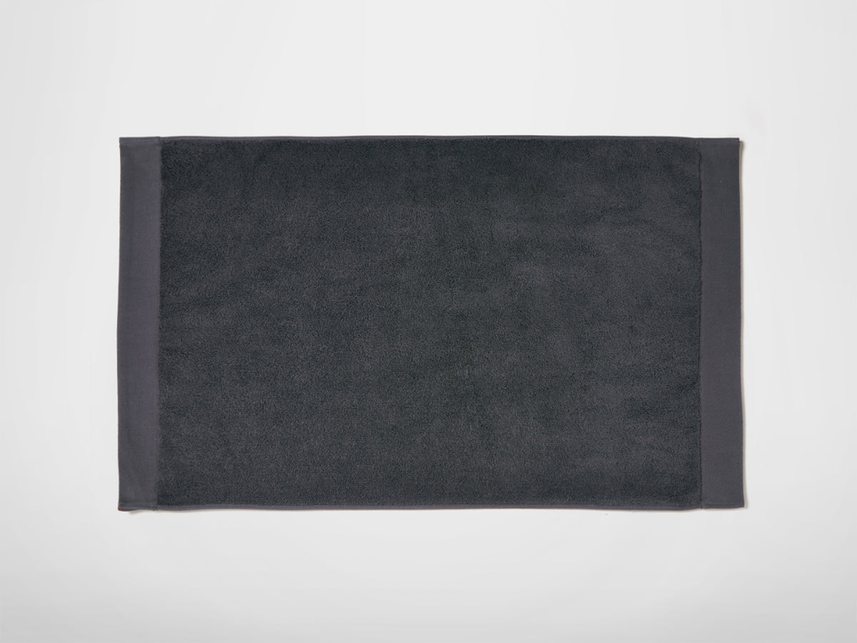 Silk & Snow Terry Bathmat – Flint Black