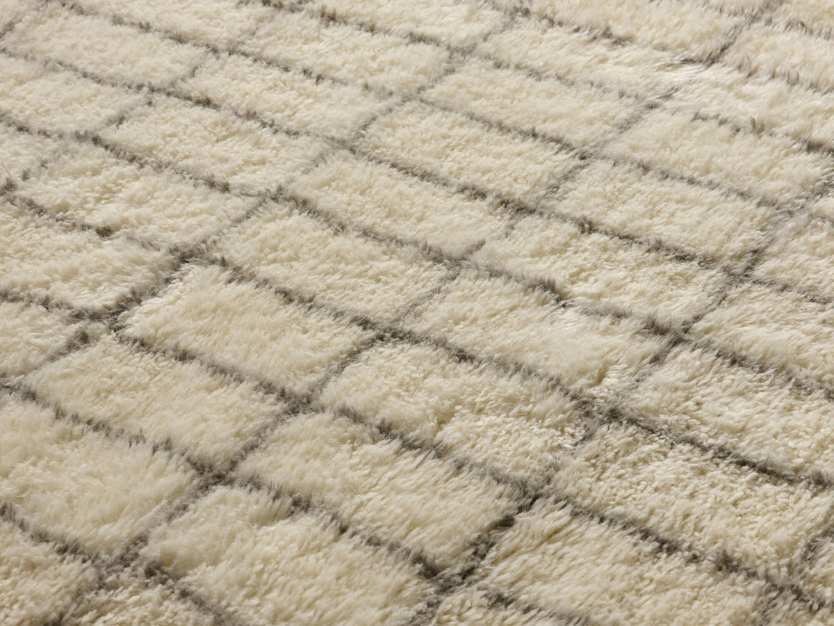 Tundra Rug 8' x 10' – Ivory/Grey – view 4