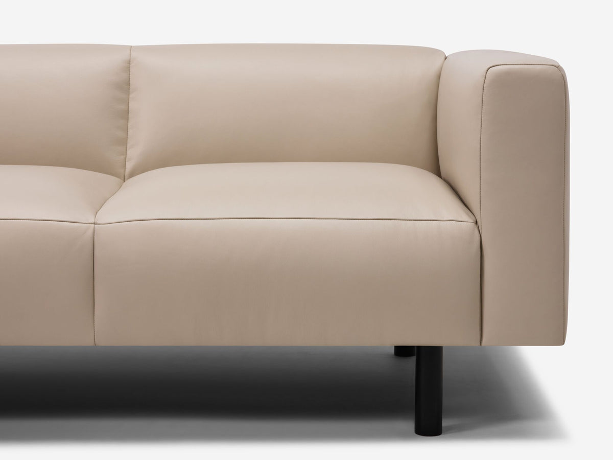 Paloma Hemp Leather - Left Hand Facing Chaise - Black Peg Legs