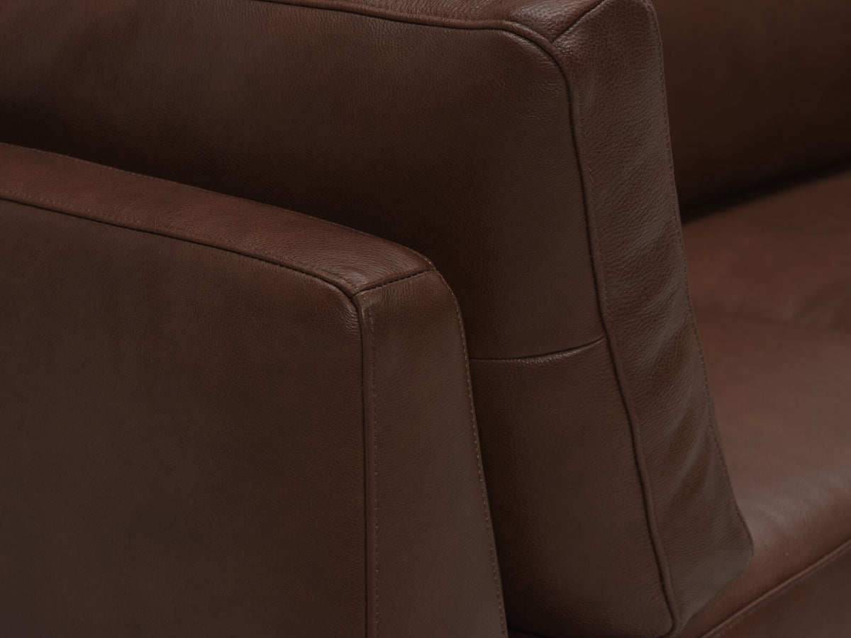 92" - Classic Mocha with Onyx Legs